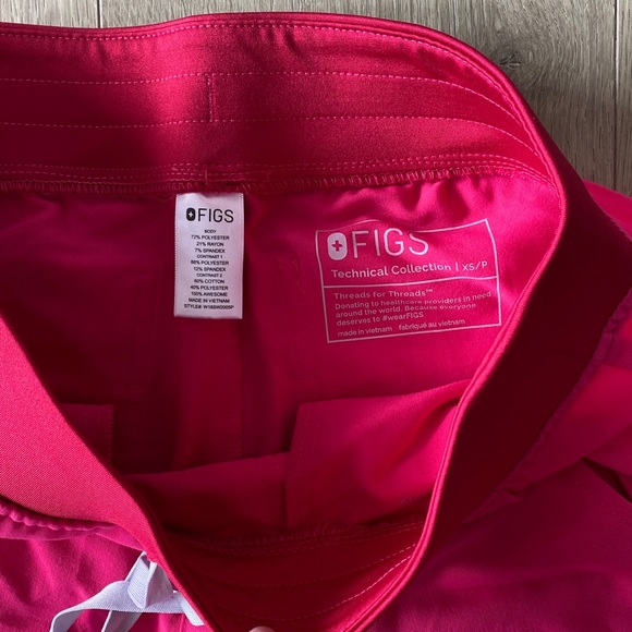 Figs Scrub set-top and jogger pants - Picture 5 of 5